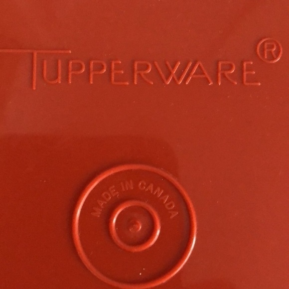 TUPPERWARE  Vintage orange container with matching lid. Made in Canada - Picture 8 of 8